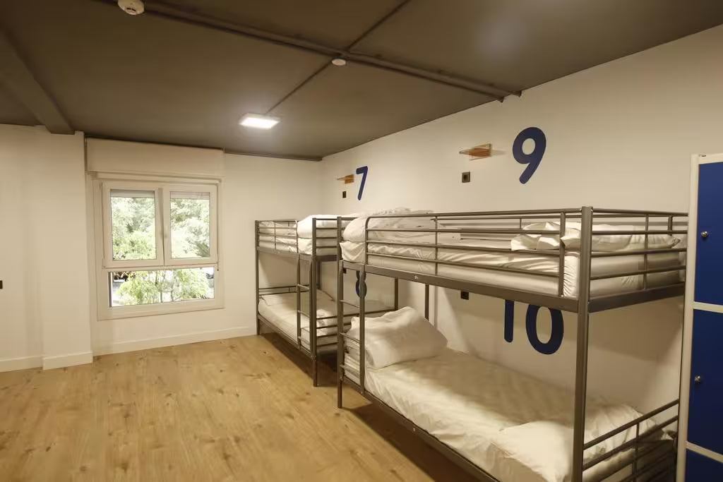 Lit dans un Dortoir Mixte de 10 Lits avec salle de bain privée