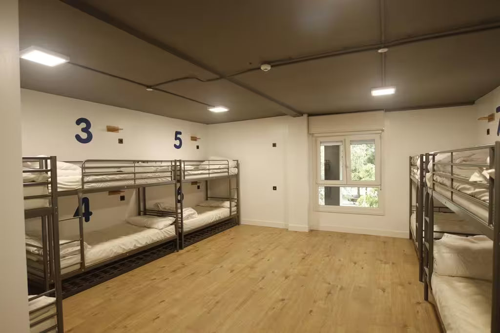 Lit dans un Dortoir Mixte de 10 Lits avec salle de bain privée