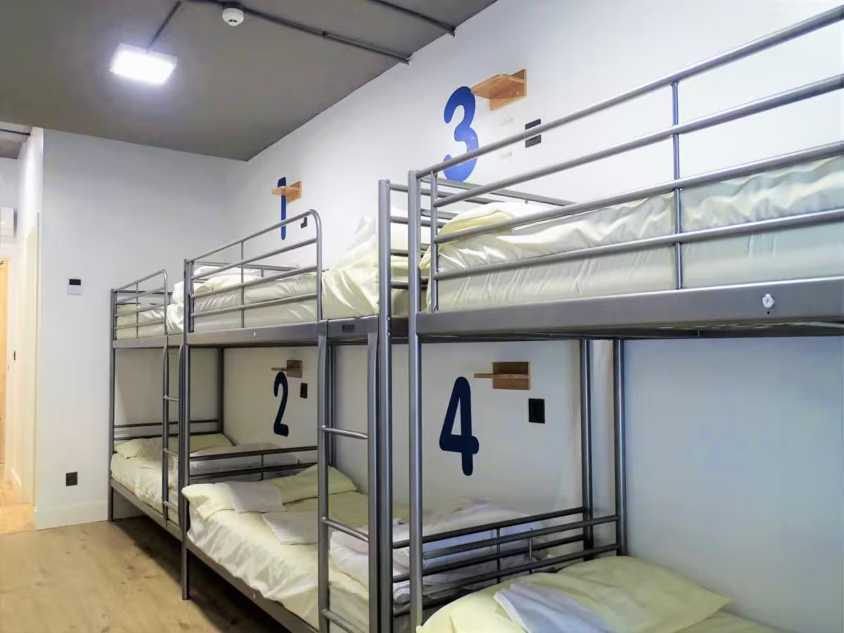 Lit dans un Dortoir Mixte de 10 Lits avec salle de bain privée